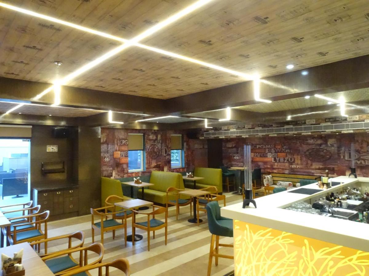 The Grand Arc Hotel & Convention Centre Shahjahanpur Zewnętrze zdjęcie